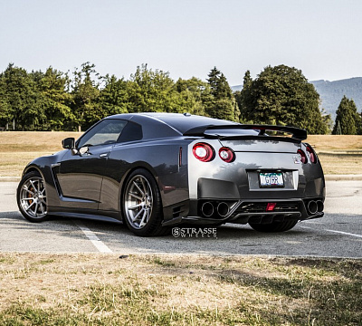 Фото дисков Strasse Wheels R10 Deep Concave на Nissan GT-R