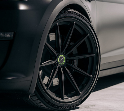 Фото дисков Brixton Forged R11-R на Tesla Model X