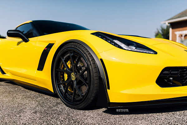 Фото дисков Strasse Wheels SM5R Deep Concave FS Другой цвет на Chevrolet Corvette C7