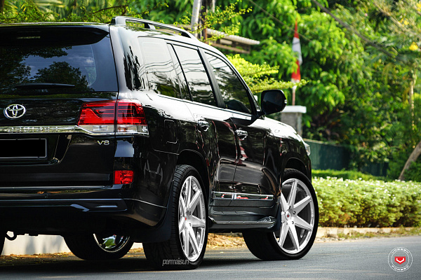 Фото дисков Vossen CG-207 Глянцевый лак на Toyota Land Cruiser 200
