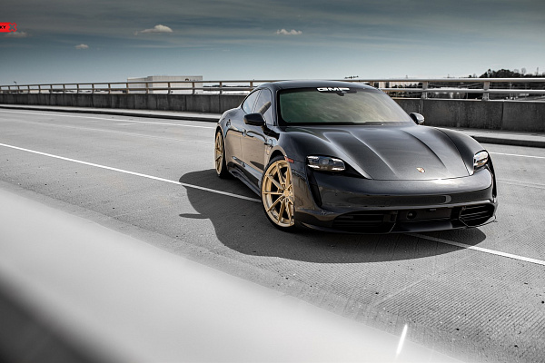 Фото дисков Anrky AN28 Глянцевое золото на Porsche Taycan I