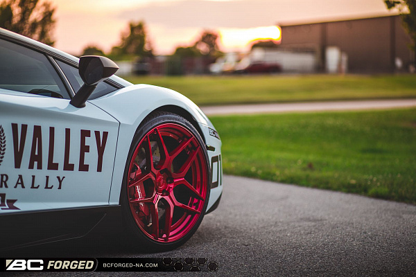 Фото дисков BC Forged HC053 Красный глянец на Lamborghini Aventador