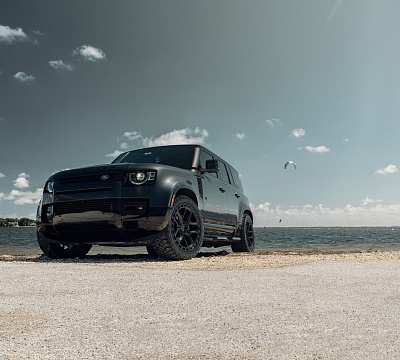 Фото дисков Vossen UV-X на Land Rover Defender II