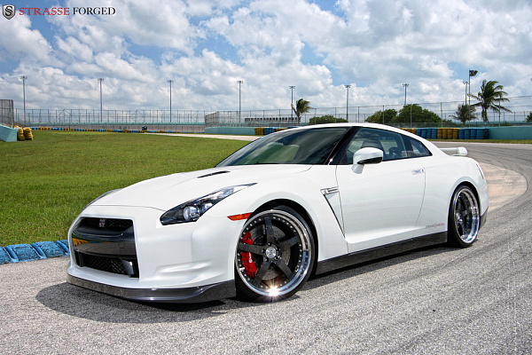 Фото дисков Strasse Wheels S5 Performance Другой цвет на Nissan GT-R