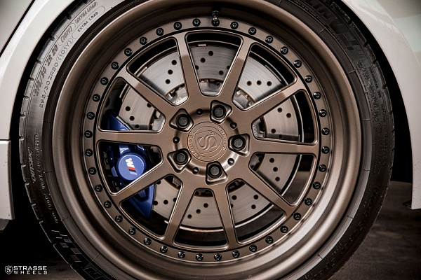 Фото дисков Strasse Wheels R10 Competition Сатиновая темная бронза на BMW 3/M3 (F3x/F80)