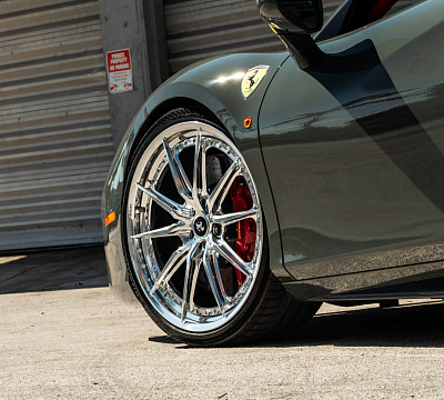 Фото дисков HRE S104SC на Ferrari 488
