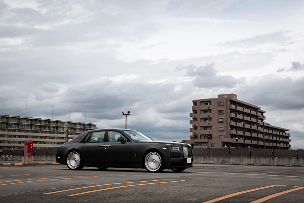 Фото дисков HRE 935 Глянцевый лак на Rolls-Royce Phantom