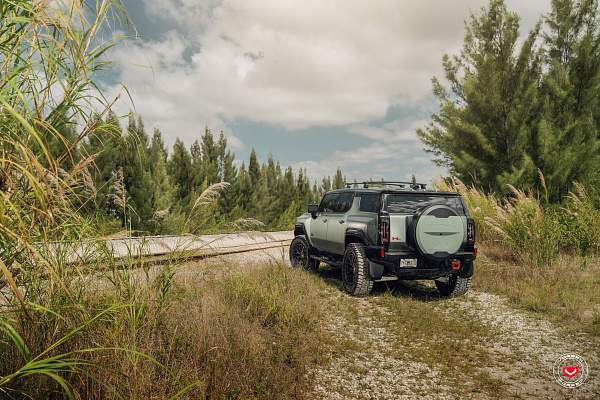 Фото дисков Vossen LC3-01 Черный глянец на GMC Hummer EV