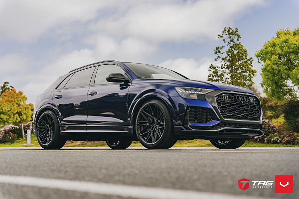 Фото дисков Vossen HF-7 Черный глянец на Audi Q8