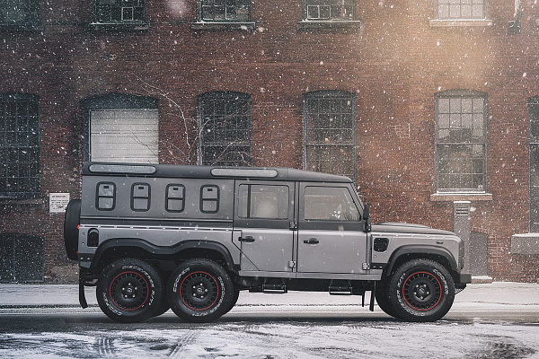 Фото дисков Kahn Huntsman 1945 Retro Classic Черный сатин на Land Rover Defender I