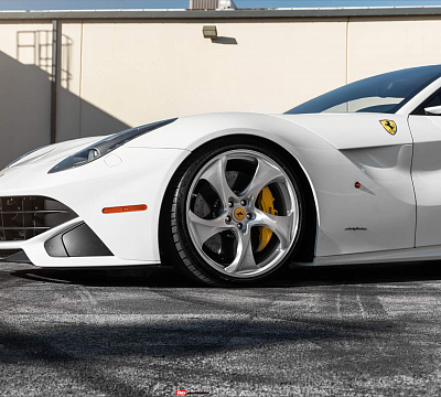 Фото дисков HRE 522M на Ferrari F12