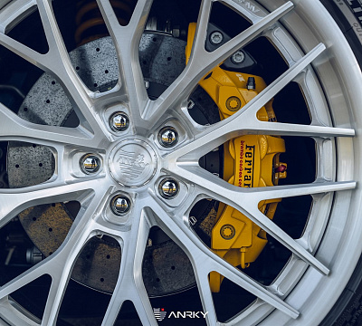 Фото дисков Anrky AN30 на Ferrari 812