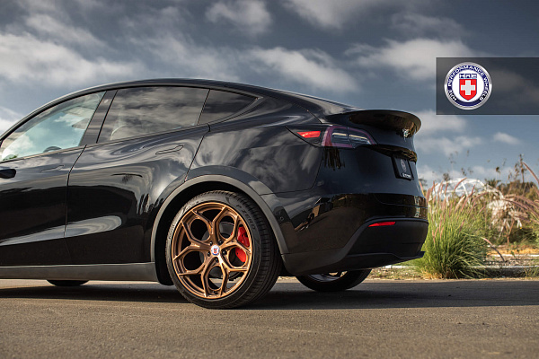 Фото дисков HRE P111SC Сатиновая бронза на Tesla Model Y