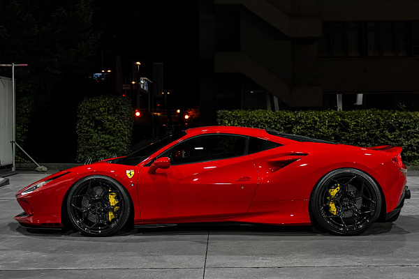 Фото дисков Radi8 R804.C Черный глянец на Ferrari F8