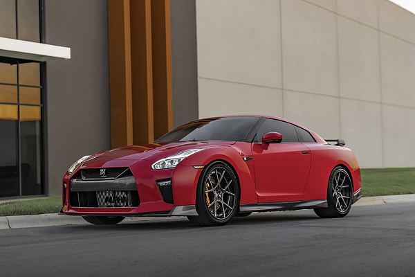 Фото дисков Rotiform KPS Сатиновый графит на Nissan GT-R