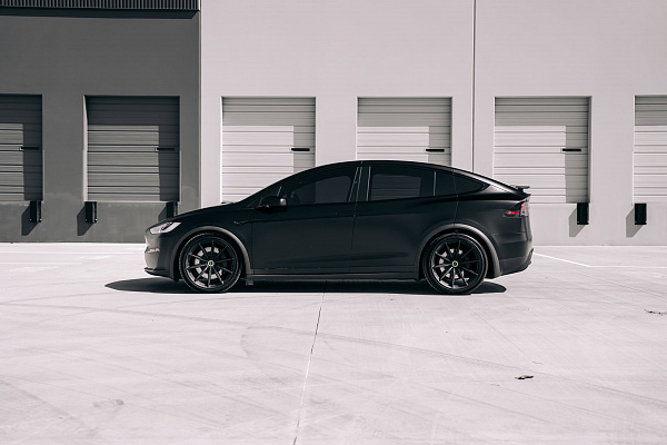 Фото дисков Brixton Forged R11-R Черный матовый на Tesla Model X