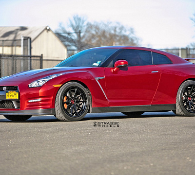 Фото дисков Strasse Wheels R10 Deep Concave FS на Nissan GT-R