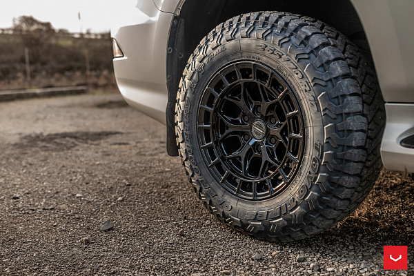 Фото дисков Vossen HFX-1 (6-Lug) Черный глянец на Lexus GX II