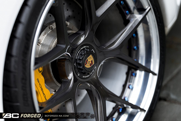 Фото дисков BC Forged HCS21 Глянцевый темный лак на Porsche 911 VI