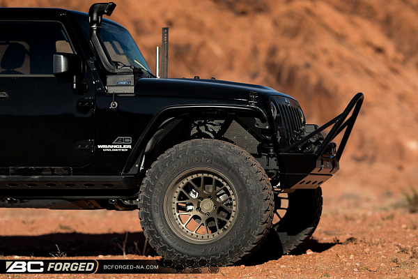 Фото дисков BC Forged LE72 // MLE72 Сатиновая бронза на Jeep Wrangler III (JK)