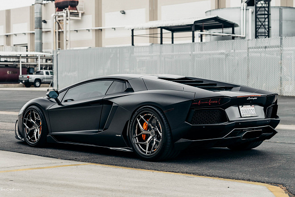 Фото дисков Brixton Forged PF5 Глянцевый темный лак на Lamborghini Aventador
