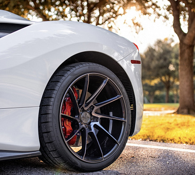 Фото дисков Savini BM15 на Ferrari 488