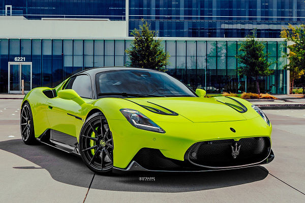 Фото дисков Strasse Wheels SV10 Deep Concave Duoblock Черный глянец на Maserati MC20