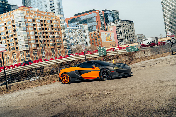 Фото дисков Brixton Forged FDE11 Aerotech Черный сатин на McLaren 600