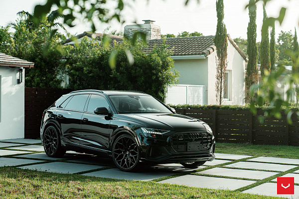 Фото дисков Vossen HF-2 Черный глянец на Audi Q8
