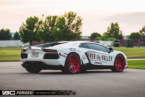 Фото дисков BC Forged HC053 Красный глянец на Lamborghini Aventador