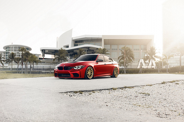 Фото дисков Anrky AN33 Сатиновое золото на BMW 3/M3 (F3x/F80)