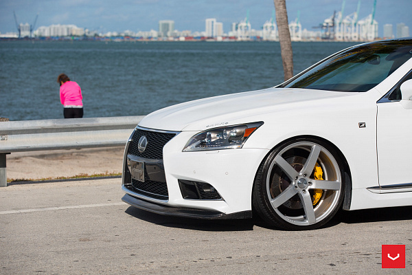 Фото дисков Vossen CV3 Серебро на Lexus LS IV