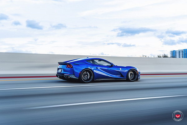 Фото дисков Vossen S17-06 Черный глянец на Ferrari 812