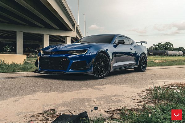 Фото дисков Vossen HF-5 Черный глянец на Chevrolet Camaro VI