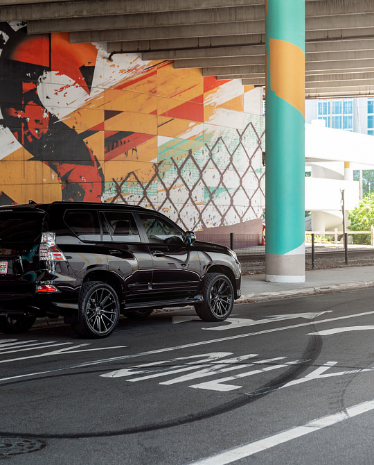 Фото дисков HF6-1 Глянцевый темный лак на Lexus GX II