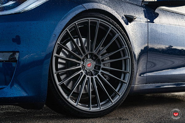 Фото дисков Vossen S17-04 Глянцевый графит на Tesla Model S