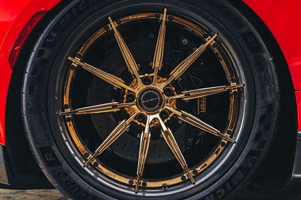 Фото дисков Brixton Forged R11-R Глянцевое золото на Ferrari F8