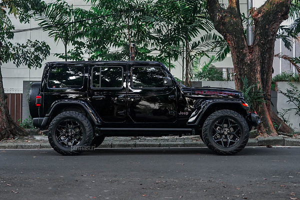 Фото дисков 4PLAY 4P06 Черный глянец на Jeep Wrangler IV (JL)