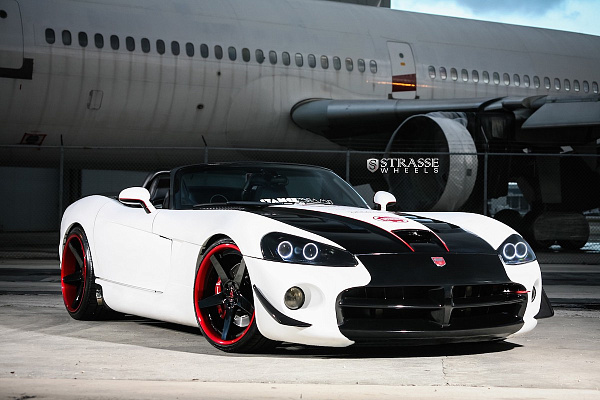 Фото дисков Strasse Wheels S5 Deep Concave Другой цвет на Dodge Viper