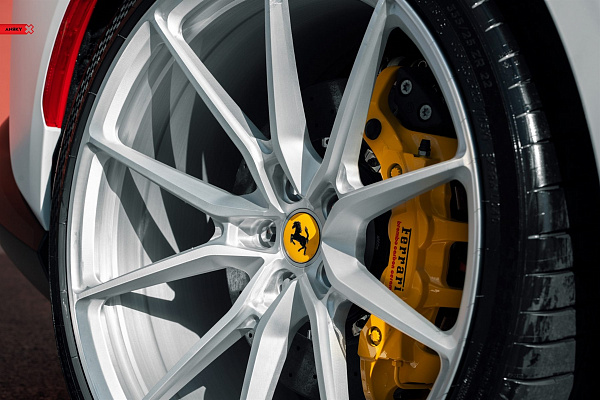 Фото дисков Anrky AN12 Глянцевый лак на Ferrari 812