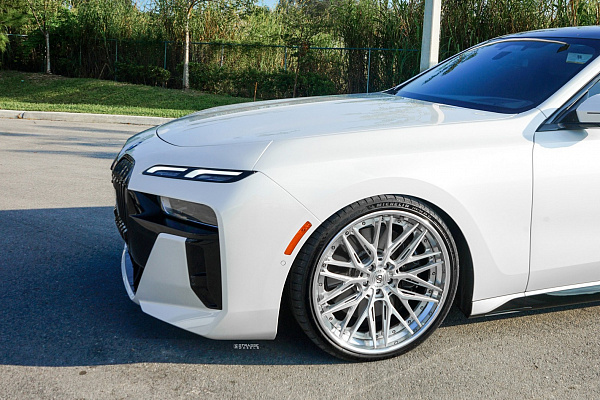 Фото дисков Strasse Wheels SV10M-RS Deep Concave FS Глянцевый лак на BMW 7 (G70)