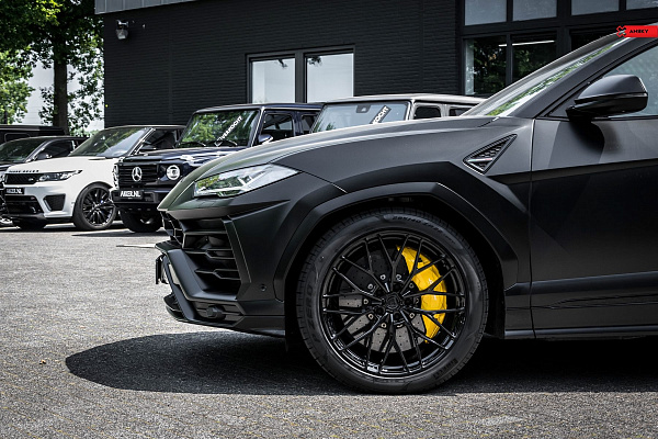 Фото дисков Anrky AN10 Черный глянец на Lamborghini Urus