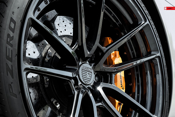 Фото дисков Anrky AN24 Черный глянец на McLaren 12C