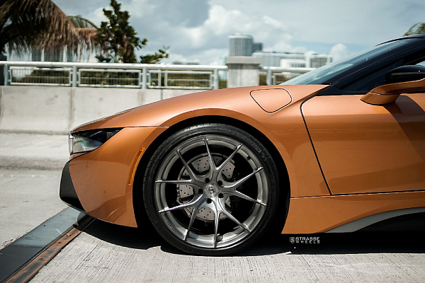 Фото дисков Strasse Wheels SM5R Deep Concave Monoblock Сатиновый темный лак на BMW i8