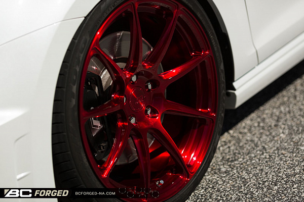 Фото дисков BC Forged RZ39 Красный глянец на Volkswagen Golf VII