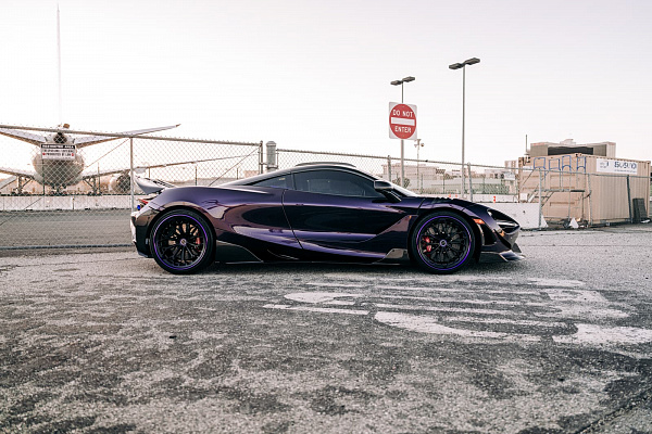 Фото дисков Brixton Forged CM6-RS Черный сатин на McLaren 720S