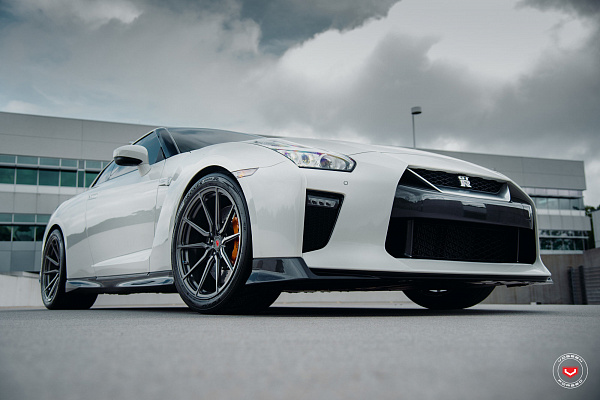 Фото дисков Vossen M-X2 Глянцевый темный лак на Nissan GT-R