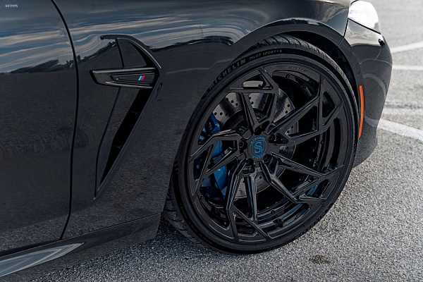 Фото дисков Strasse Wheels SB1 Deep Concave Duoblock Черный глянец на BMW 8/M8