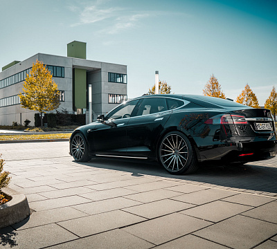 Фото дисков Vossen VFS-2 на Tesla Model S