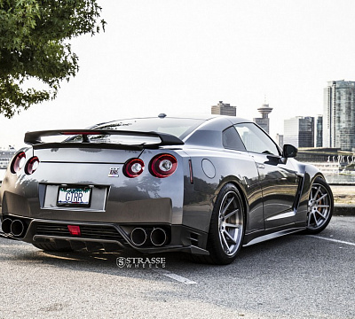 Фото дисков Strasse Wheels R10 Deep Concave на Nissan GT-R